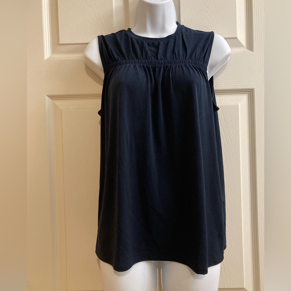 🌼Banana Republic sleeveless top. Navy blue Size Small